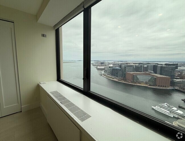 Building Photo - 85 E India Row Unit 38D Rental