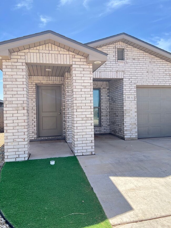 Building Photo - 501 E 21st St Unit 501 E 21st St  A