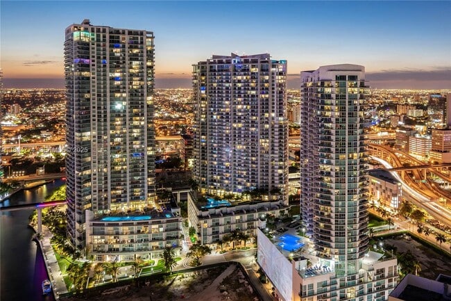 Photo - 90 SW 3rd St