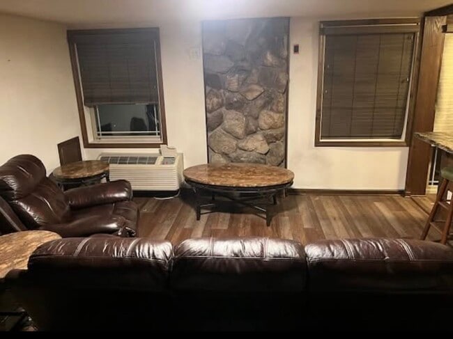 Building Photo - 1637 Otlahurst Dr Unit 1637 Otlahurst Dr Apt 7