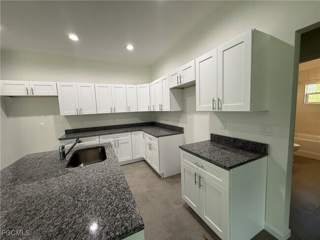 Photo - 443 Lampion Ave S