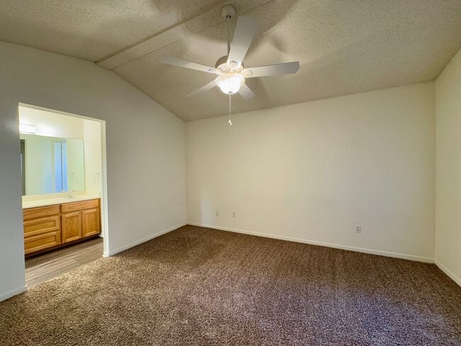 Photo - 974 Parkview Cir