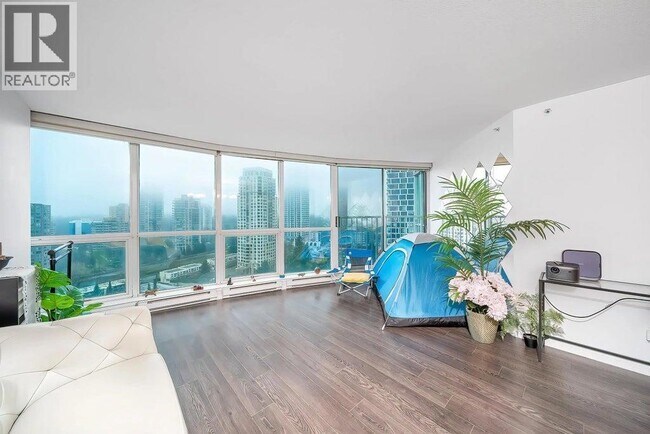 Photo - 6088-6088 Willingdon Ave