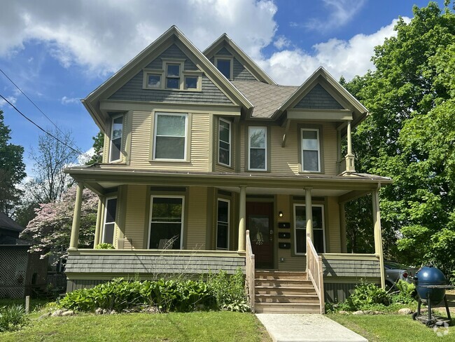 Building Photo - 403 S Superior St Rental