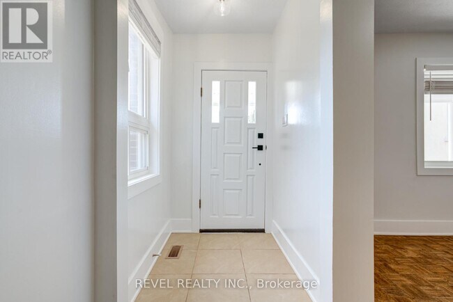 Photo - 24 Kenora Crescent