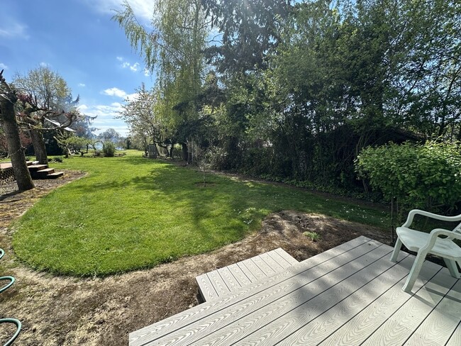 Photo - 795 E College St