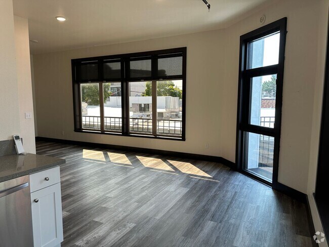 Building Photo - 339 Unit 5016 Rental