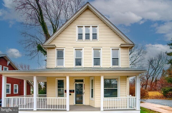 Building Photo - 3807 Fleetwood Ave Unit 2