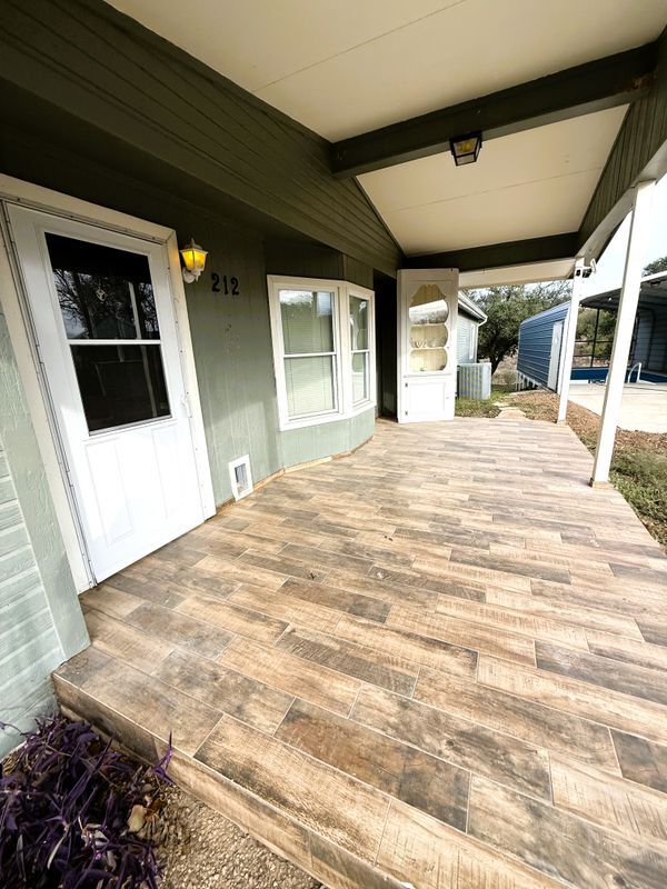 Photo - 212 Thornton Ln