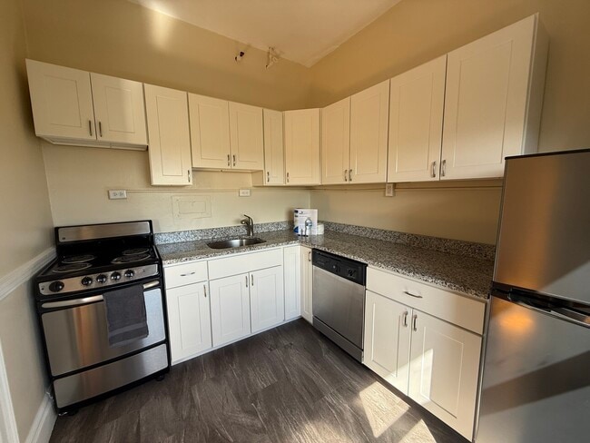 Photo - 1402 Beacon St