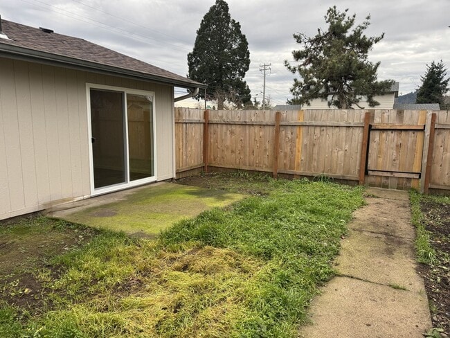 Photo - Beautifully updated 2 bedroom 1.5 bath duplex in Springfield!