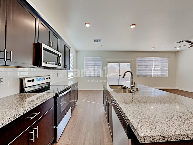 Photo - 696 N Water St