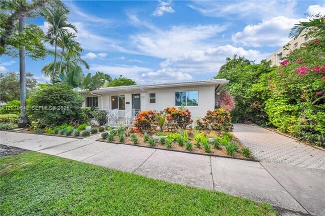Photo - 3145 Segovia St