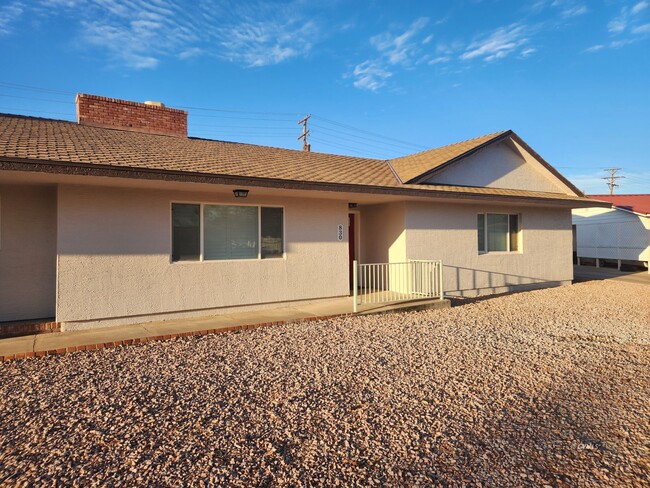 Photo - 830 W Stirrup Dr