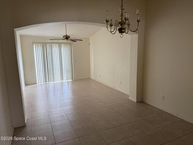 Photo - 950 Luminary Cir