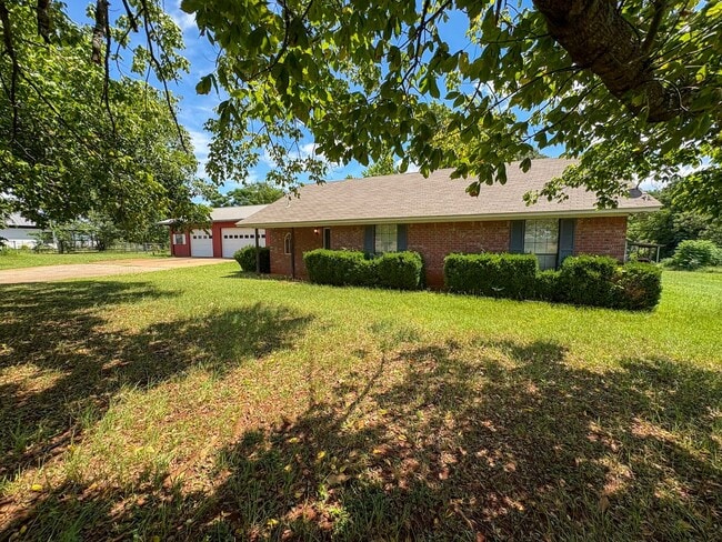Building Photo - COMING SOON! 3 Bed 2 Bath on 2 Acres in Bullard!