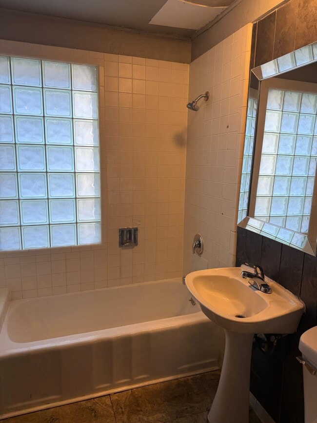 Photo - 2435 N 44th St Unit Lower