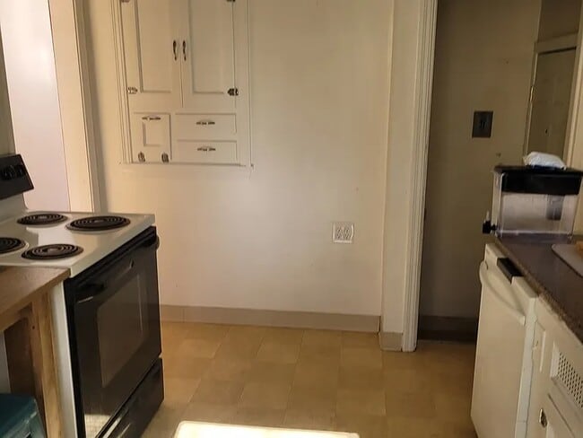 kitchen - 3648 Ames St