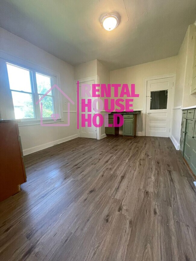 Photo - 5065-5067 Linsdale St. Unit 5067