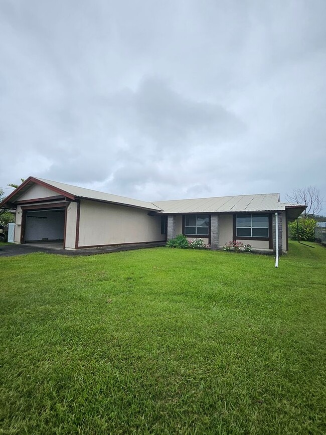 Building Photo - Beautiful 4 Bedroom 2 Bath House