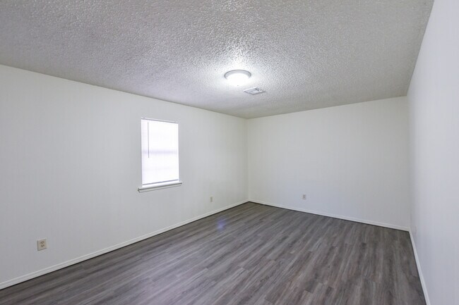 Photo - 101 Adirondack Ln