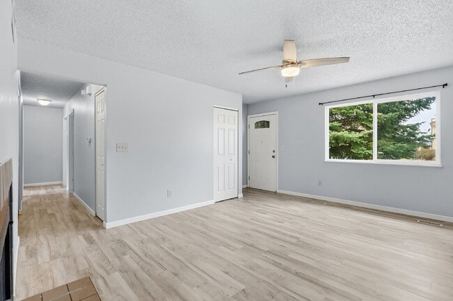 Photo - $1,840.95 - 3 Bed, 2 Bath Home with fenced yard and $300 move in special.