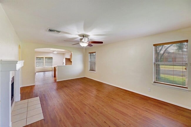 Photo - 301 Nicole Way