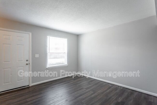 Photo - 44 St Victors Ln