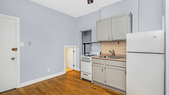 Kitchen 2 - 1472 W Webster Ave Unit 1R