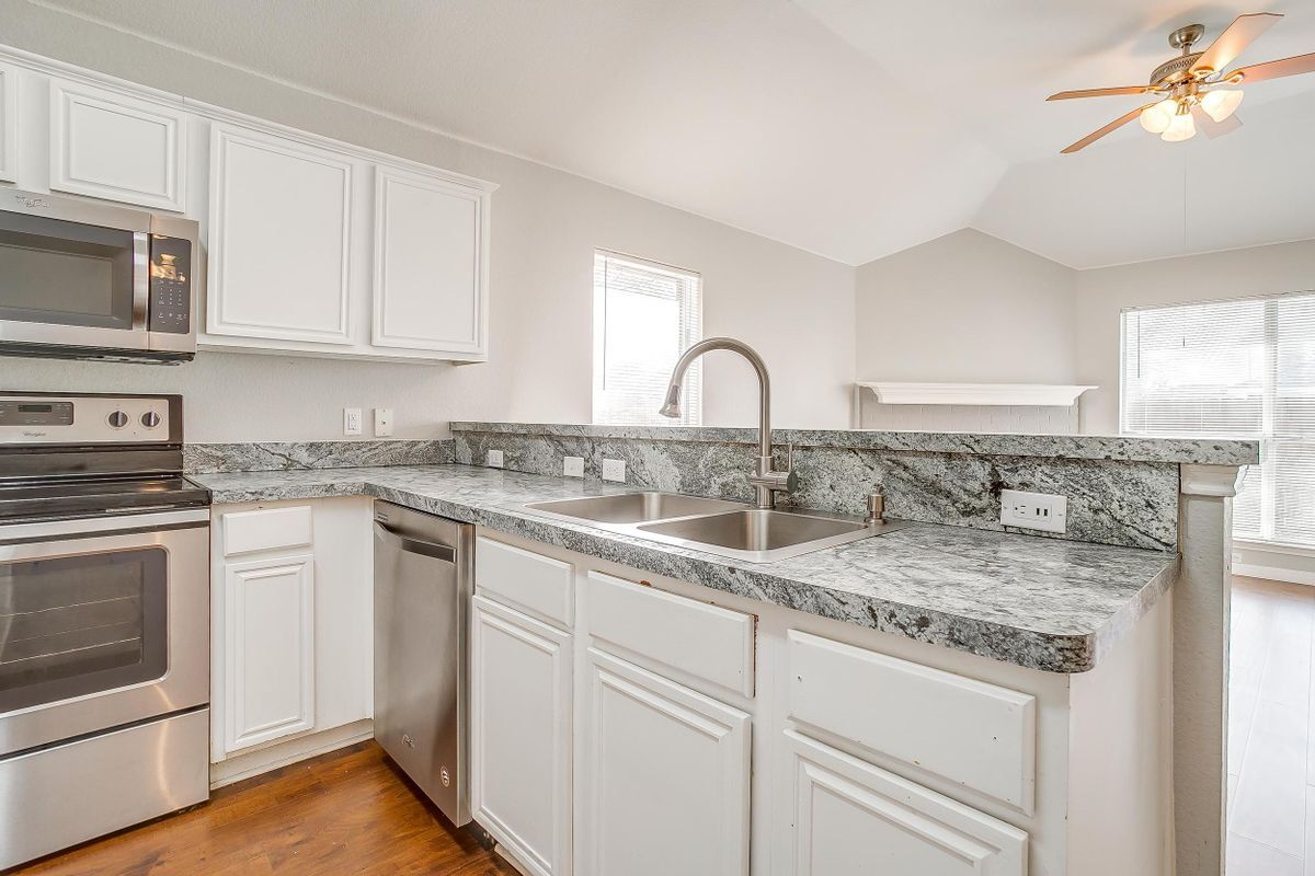 Photo - 927 Simon Dr