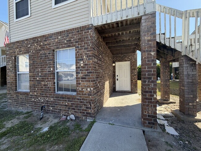 Building Photo - Condo for Rent Unit 123