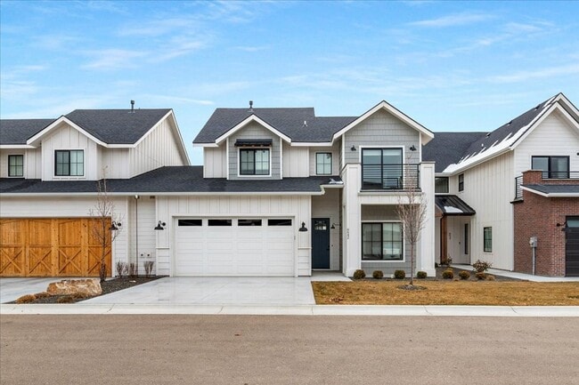 Building Photo - 3 Bedroom 2.5 Bathroom Townhouse in SpurWing