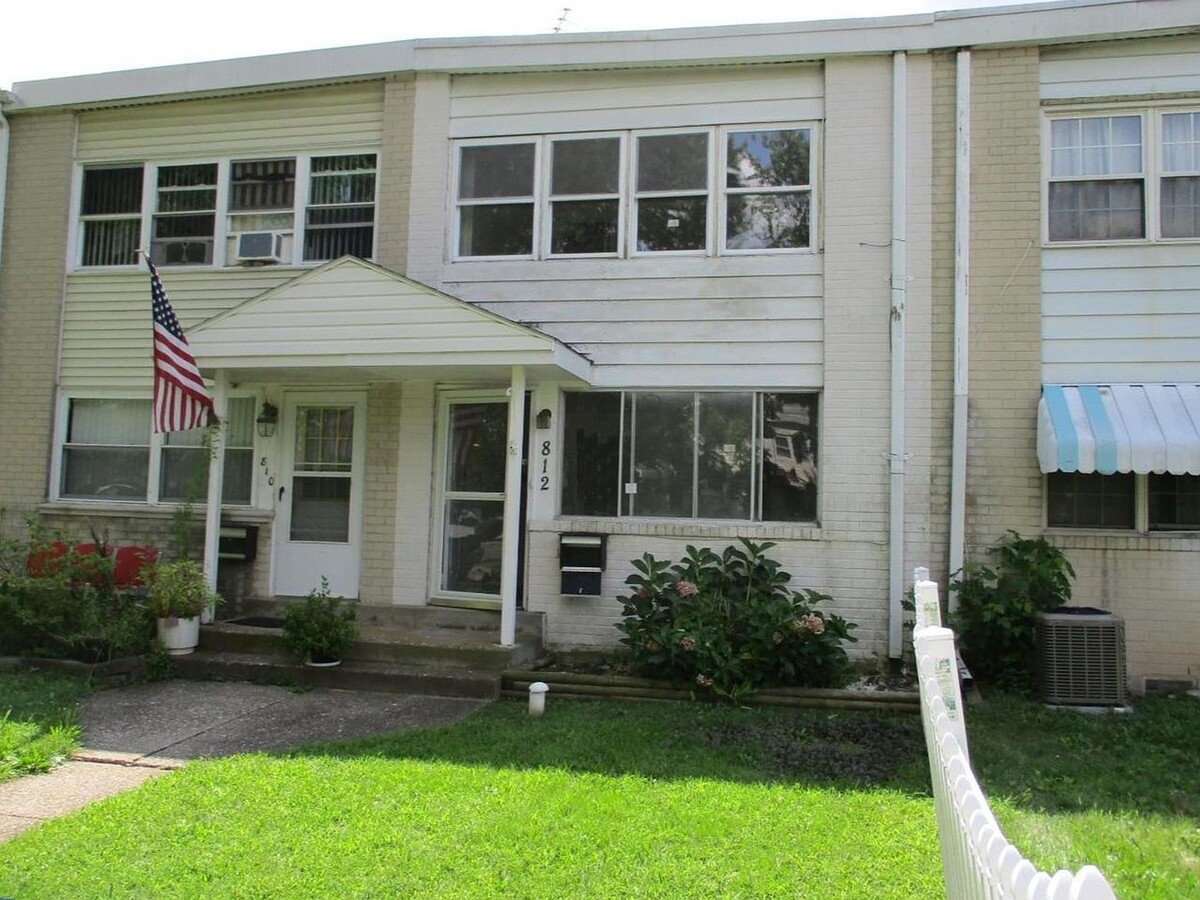 Photo - 812 Wedgewood Dr Townhome