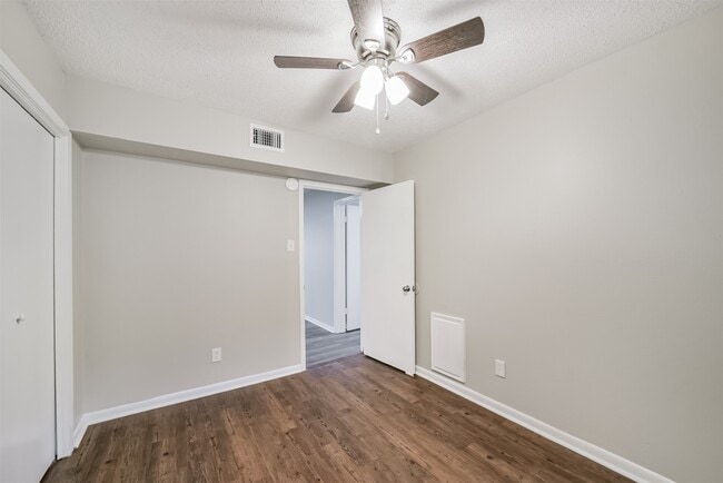 Building Photo - 1320 Barak Ln Unit A