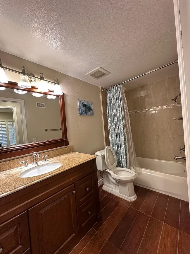 Photo - 11 Deerwood E