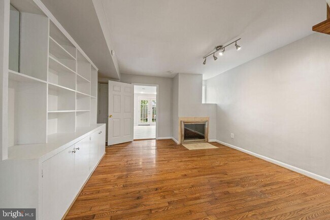 Photo - 1124 C St NE