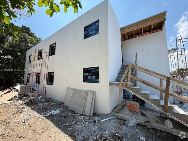 Building Photo - 1244 NW 32nd St Unit A Rental