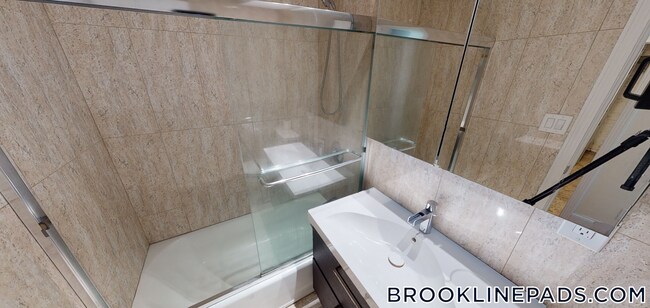 Photo - 69 Babcock St Unidad 8