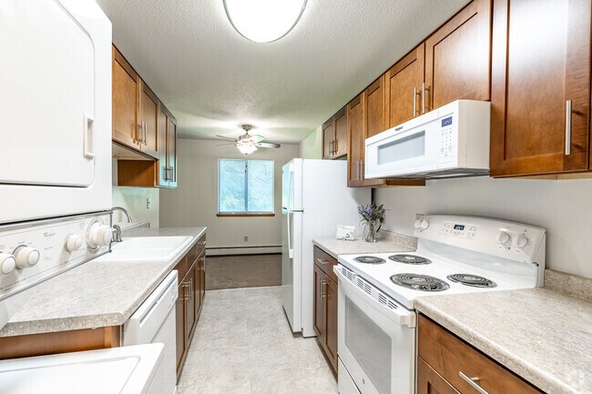 1BR, 1BA - 860SF -Kitchen and Dning Room