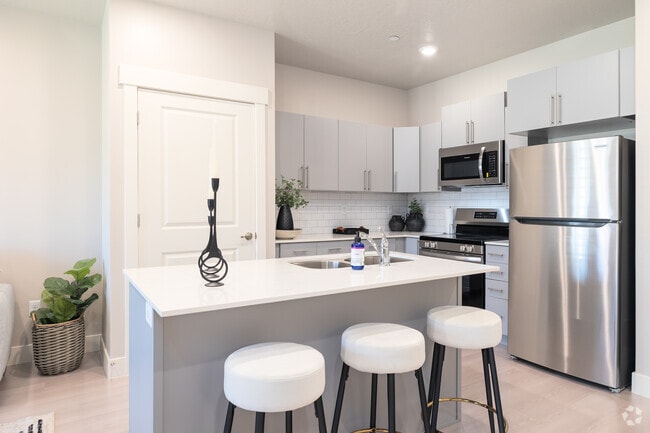 1BR, 1BA - 622SF - Dining Room/Kitchen