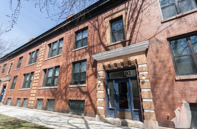 Building Photo - 1952 W Nelson St Unit 1946-1W