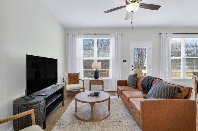 Photo - 717 Utley St