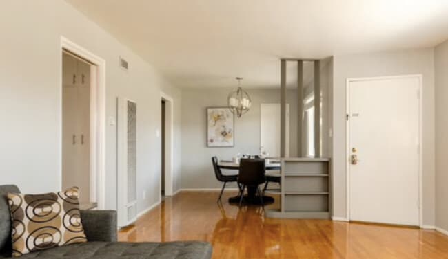 Dining area - 191 E Fillmore St