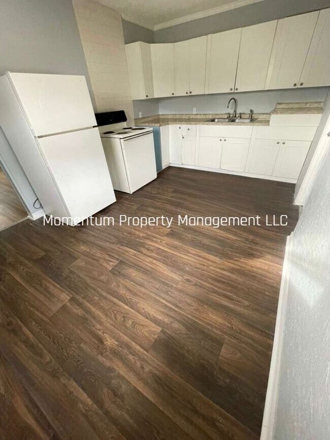 Photo - Cozy One Bedroom- Apply Today- FOR FREE! Unit 1/2