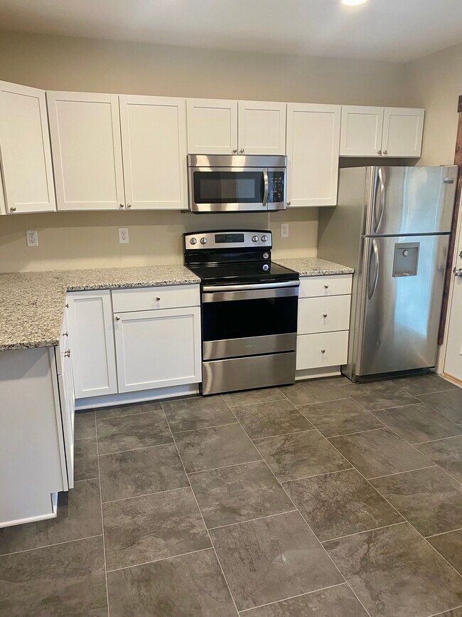 Kitchen - 436 Glendale St