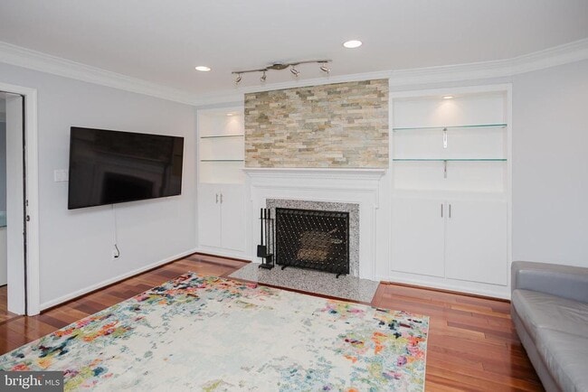 Photo - 2177 Chain Bridge Rd