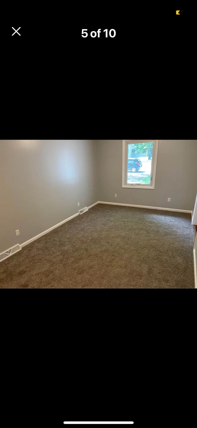 Bonus room, good for home office or play area - 4152 W Curry Ct