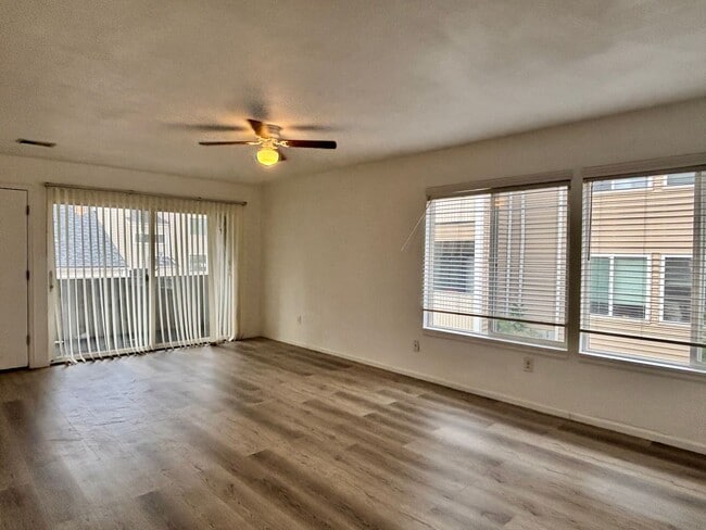 Building Photo - 3 Bed/ 2 Bath with new paint and flooring Rental