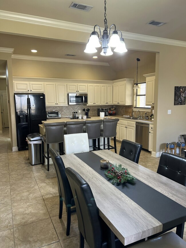 Building Photo - 3318 Northlake Ave