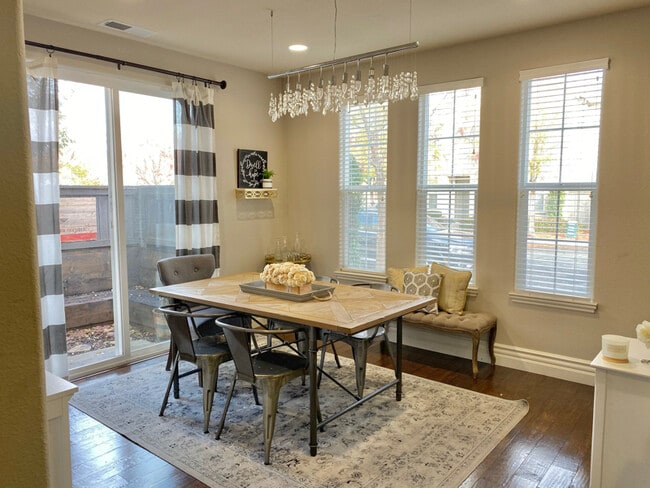 Photo - 192 Talmont Cir